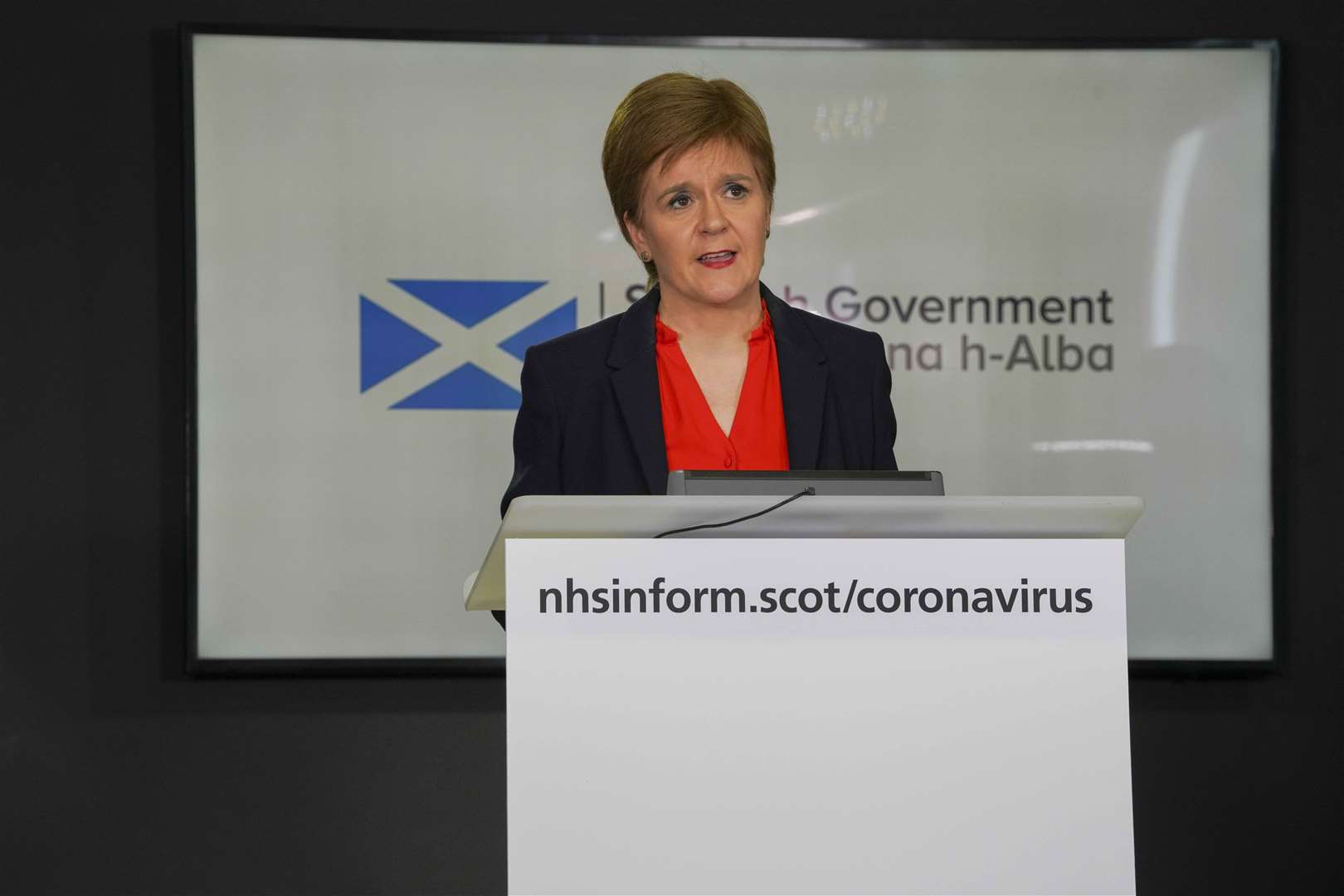 Nicola Sturgeon recommends face coverings in 'limited circumstances'